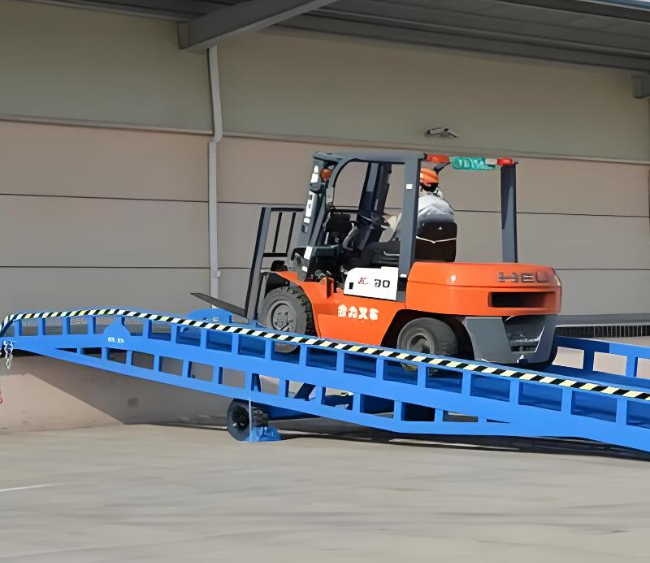 黄山移动式卸货平台（叉车用）
